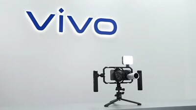 vivo X300 Ultra debuts at MWC 2026, featuring the SmallRig Pro Video Rig Kit