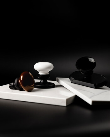 Matte black iron pairs with porcelain in White Snow, Black Shadow, and Brown Autumn, highlighting the Ageless Iron™ collection’s refined mix of materials and timeless contrast.