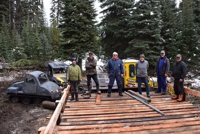Ski-Doo Snow PASS program in action with Clubs and volunteers. (CNW Group/BRP Inc.)