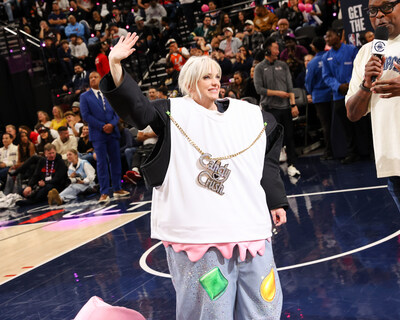 Anna Faris reveals herself as Candy Crush's Bubblegum Troll