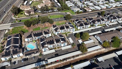 This project powers 267 units with a 697kW system featuring 1,767 panels and adds to the Stellar Solar Commercial multi-family portfolio of projects. This project powers 267 units with a 697kW system featuring 1,767 panels and adds to the Stellar Solar Commercial multi-family portfolio of projects.