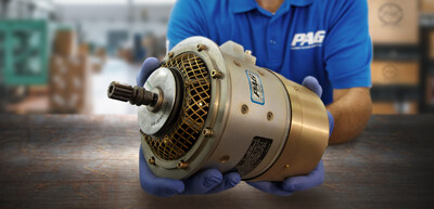 Funcionário da PAG segura uma peça de aeronave (PRNewsfoto/Precision Aviation Group, Inc.) Funcionário da PAG segura uma peça de aeronave (PRNewsfoto/Precision Aviation Group, Inc.)