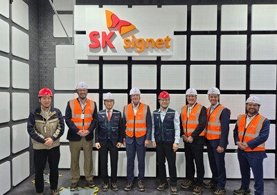 Delegation from the City of Plano, including Mayor John Muns, visit SK Signet’s R&D Center (EMC chamber)