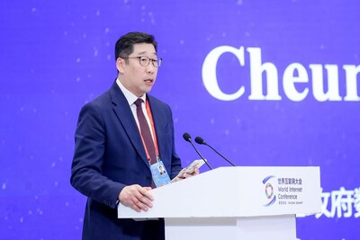 Mr Daniel Cheung, Acting Commissioner for Digital Policy, emphasises that the Summit will enhance connectivity of the Hong Kong and global I&T networks and leverage Hong Kong’s "super-connector" role. It serves to connect Mainland enterprises with international markets, injecting continuous momentum into the I&T ecosystem. Mr Daniel Cheung, Acting Commissioner for Digital Policy, emphasises that the Summit will enhance connectivity of the Hong Kong and global I&T networks and leverage Hong Kong’s "super-connector" role. It serves to connect Mainland enterprises with international markets, injecting continuous momentum into the I&T ecosystem.