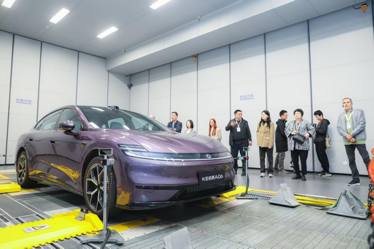 Xinhua Silk Road: Foreign media professionals tour Chongqing to decode vitality of China's auto industry
