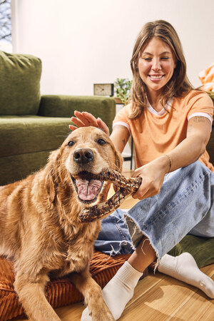 Woof Reinvents the Traditional Dog Bone with the Launch of HonestChew Meaty -- A Safer, Real Beef-Coated, Long-Lasting Chew