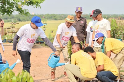 Cambodia - Planting trees with ROC (River Ocean Cleanup Organization)- in the Tonlé Sap lake
