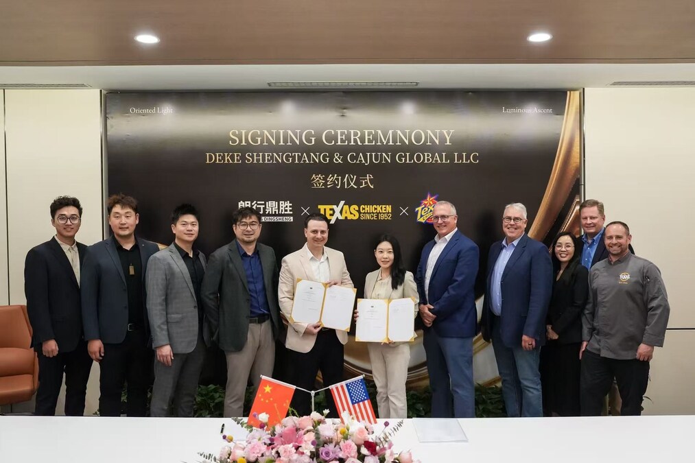Photograph accompanying Three American chains have announced 4,267 new restaurants in China