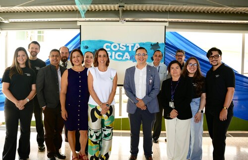 essential COSTA RICA and Ministry of Education team during the presentation of Costa Rica Blue essential COSTA RICA and Ministry of Education team during the presentation of Costa Rica Blue