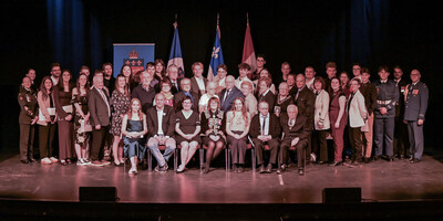 Les récipiendaires des Médailles de la Lieutenante-gouverneure du Québec honorés lors des cérémonies de remise tenue au Cégep de Rimouski, le 10 avril 2026. (Groupe CNW/Cabinet de la lieutenante-gouverneure du Québec) Les récipiendaires des Médailles de la Lieutenante-gouverneure du Québec honorés lors des cérémonies de remise tenue au Cégep de Rimouski, le 10 avril 2026. (Groupe CNW/Cabinet de la lieutenante-gouverneure du Québec)