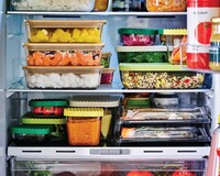 Avec des rangements alimentaires conçus pour offrir visibilité, fraîcheur et aise, IKEA Canada aide les Canadiens à transformer le chaos dans leur frigo en un royaume d’organisation et de conservation, un petit changement à la fois. (Groupe CNW/IKEA Canada Limited Partnership)