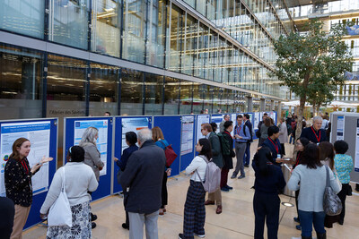 Junge und erfahrene Wissenschaftler:innen im fachlichen Austausch beim jüngsten ESPR-Kongress Paediatric Research for the Future of Children (PRFC), 2026 in Genf - Vernetzung und Wissenstransfer stehen im Zentrum der europäischen Neonatologie-Ausbildung.