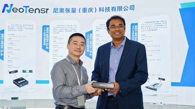 (L) Liang (Ethan) Wang, CEO of NeoTensr with Dinakar Munagala, Co-Founder and CEO of Blaize (R) at the partnership signing ceremony (PRNewsfoto/Blaize Holdings, Inc.)