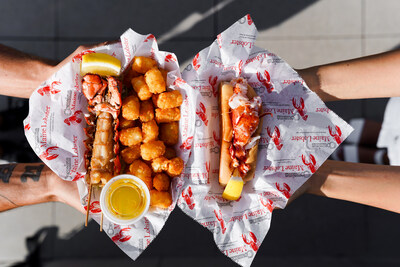 St. Louis gets a warm welcome to Maine with Cousins Maine Lobster's iconic lobster rolls, delicious lobster tail and crispy tots stealing the spotlight at our grand opening celebration.
