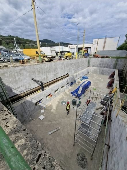 Once deteriorated, now durable: PENETRON, a topical crystalline waterproofing material, was applied as a slurry to protect the concrete water tank of the DPMŽ Bus Depot in Žilina, Slovakia.