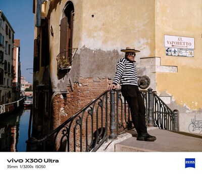 X300 Ultra transforms fleeting, captivating moments into sophisticated humanistic documentary-style works X300 Ultra transforms fleeting, captivating moments into sophisticated humanistic documentary-style works