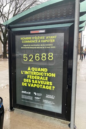 Une publicité dans abris d'autobus d'Ottawa souligne les 50 000 élèves ayant commencé à vapoter depuis l'entrée en fonction de la ministre de la Santé, Marjorie Michel, et réclame une interdiction des cigarettes électroniques aromatisées