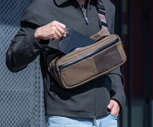 WaterField Designs Introduces Versus Gaming Sling, a Dual-Compartment Sling for Two Handheld Gaming Devices