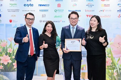 （左起）HRflag执行董事唐秋勇博士、RingCentral中国区人力资源及行政高级总监王慧女士、RingCentral全球高级副总裁兼大中华区总经理陈志豪先生、雇主品牌研究所负责人傅海洋女士共同合影留念。