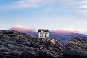Lexar élargit la gamme SILVER PLUS avec une nouvelle carte microSDXC UHS-I de 2 To offrant des vitesses de lecture inégalées et une plus grande capacité.
