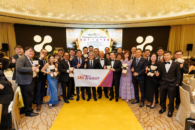SBS Transit Limited was one of top winners receiving the Top CEO, the Top Employer and the Top Sustainability awards, led by chief executive officer Jeffrey Sim (fifth from the front right).