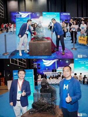 Wilson Fung (left), CEO of MicroBit Group, and Ryan Ru (right), CEO of HashKey Exchange Business Group, jointly officiated the unveiling of first Satoshi Nakamoto Statue