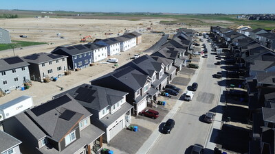 Mattamy’s standard solar offering in Alberta includes an eight-panel system on all of its single-family homes, duplex homes and rear-lane townhomes, generating about 3,819 kWh of electricity annually in Calgary and 3,629 kWh in Edmonton. Photo courtesy of Zeno Renewables. (CNW Group/Mattamy Homes Limited)