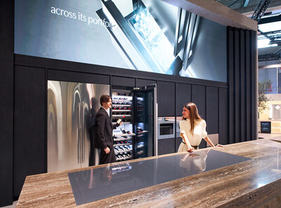 In SKS kitchen zone, visitors can experience SKS technologies in action through live cooking shows held using 24-inch column refrigerators, freezers and steam ovens.