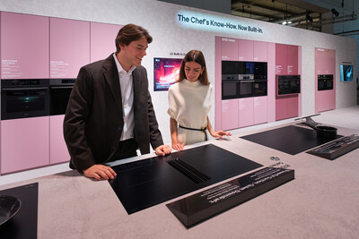 In the LG Built-in Kitchen Zone, the Hood Integrated Induction Cooktop, designed for open kitchens, delivers powerful extraction with low noise while maximizing under-counter drawer space with its ultra-slim body.