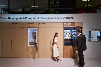 In LG Built-in kitchen zone, the Wide Combi Refrigerator provides intelligent food storage by combining high energy efficiency, large capacity and adaptive cooling performance with AI Inverter Compressor, DoorCooling+™, and FRESHCoverter+™.