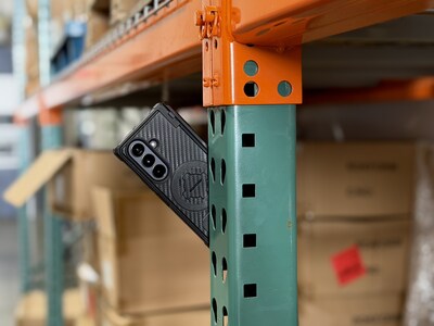 The new ROKFORM Rugged Case delivers complete foldable protection with a six-foot drop rating, MAGMAX™ magnetic grip, and RokLock® twist-lock mounting.