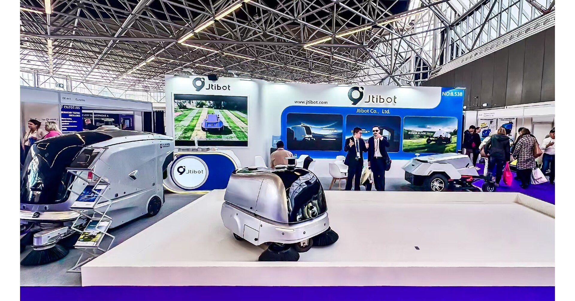 Jtibot presenta su innovadora soluci&oacute;n aut&oacute;noma de barrido exterior en Interclean Amsterdam 2026