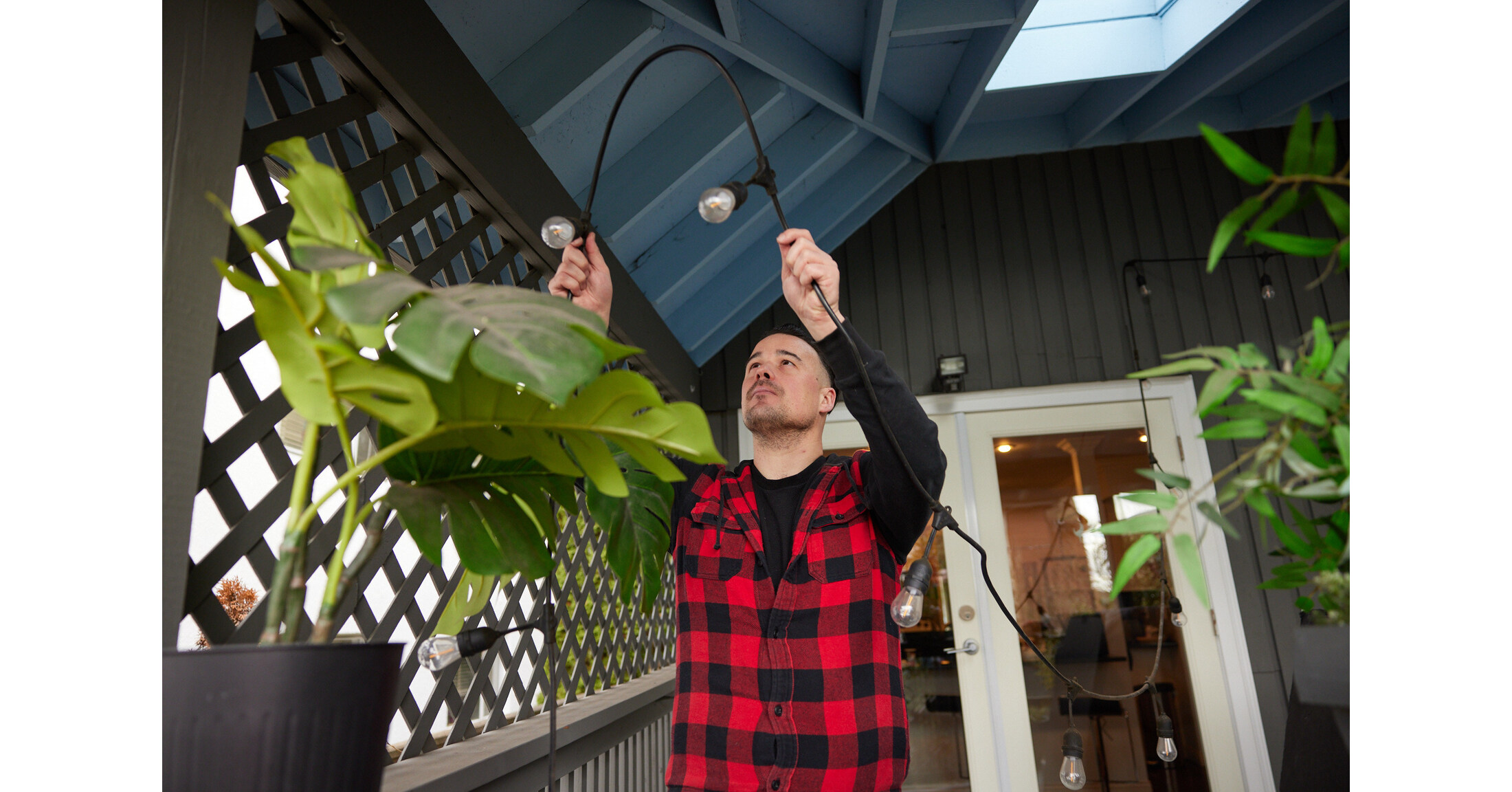 The Odd Jobs Economy Is Booming: How Canadians Are Turning Kindness into Cash