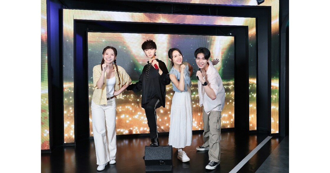 Madame Tussauds Hong Kong Hadirkan Patung Lilin Dua Bintang Tiongkok, Hua Chenyu dan Luo Yunxi