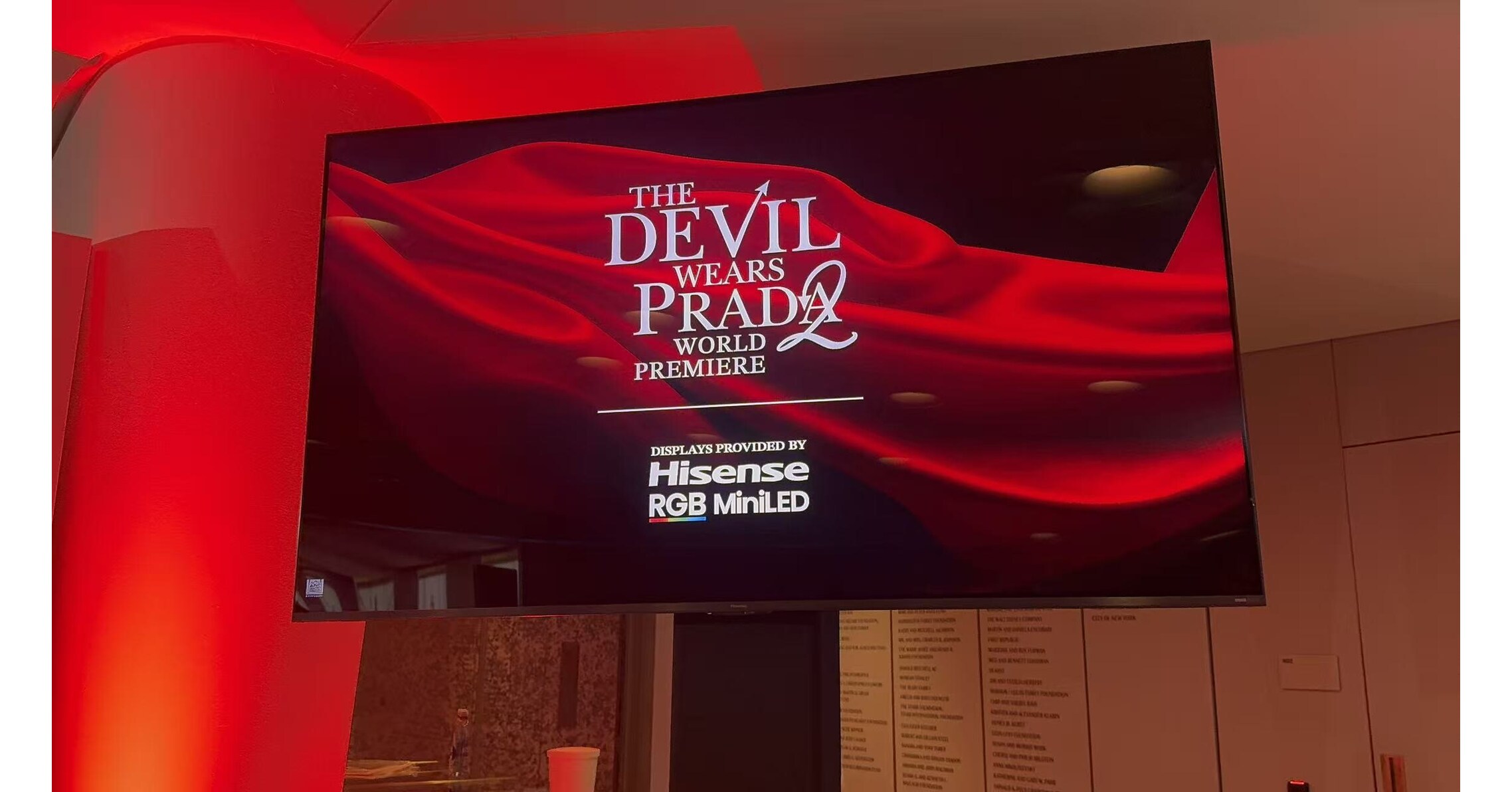 Hisense nawiązuje wsp&oacute;łpracę ze światem mody i kultury, organizując ikoniczną kampanię z okazji zaplanowanej na 1 maja premiery kinowej filmu &bdquo;Diabeł ubiera się u Prady 2