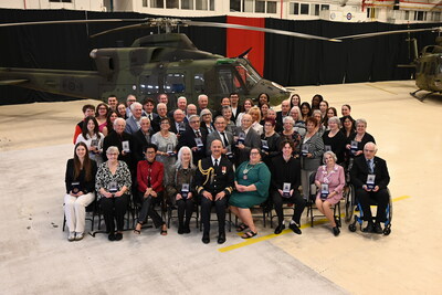 Les récipiendaires des Médailles de la Lieutenante-gouverneure du Québec honorés lors des cérémonies de remise tenues à la Garnison de Saint-Hubert, le 25 avril 2026. (Groupe CNW/Cabinet de la lieutenante-gouverneure du Québec)