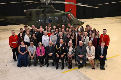 Les récipiendaires des Médailles de la Lieutenante-gouverneure du Québec honorés lors des cérémonies de remise tenues à la Garnison de Saint-Hubert, le 25 avril 2026. (Groupe CNW/Cabinet de la lieutenante-gouverneure du Québec)