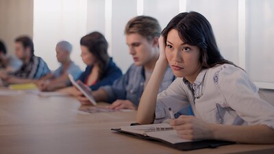 LES MILIEUX DE TRAVAIL QUÉBÉCOIS VIVENT-ILS UN PHÉNOMÈNE DE « RÉUNIONITE » QUI NUIT À LA PRODUCTIVITÉ?