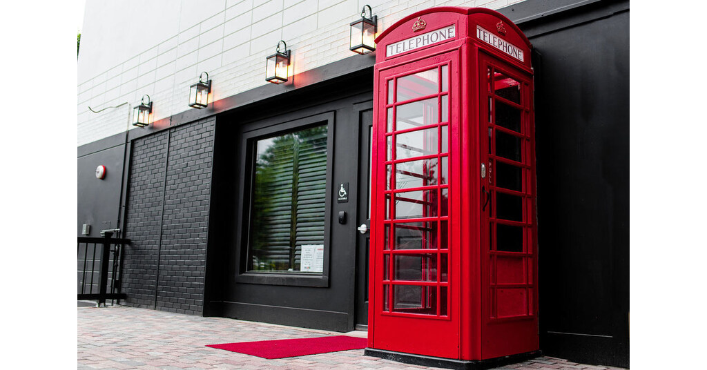 RED PHONE BOOTH HOSTS NATIONWIDE KENTUCKY DERBY WATCH PARTY ON MAY 2