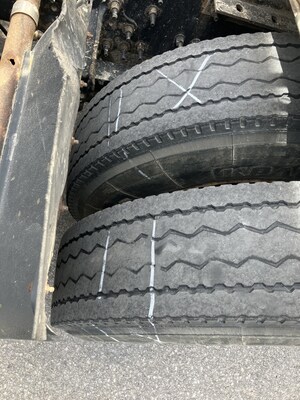 Conducteur négligeant sur poids lourd dangereux : 10 constats d’infraction remis en une seule interception (Groupe CNW/Société de l'assurance automobile du Québec) Conducteur négligeant sur poids lourd dangereux : 10 constats d’infraction remis en une seule interception (Groupe CNW/Société de l'assurance automobile du Québec)