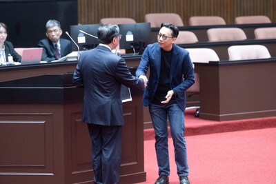 Premier Cho Jung-tai of Taiwan handed a report by the Bitcoin Policy Institute on establishing a Bitcoin reserve.