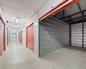 Interior view of self-storage facility (CNW Group/FMS Capital Trust)