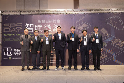 Kuo Shou-Fu, Chairman (4th from left); Huang Li-chien, General Manager (3rd from right); Kuo Cheng-chien,Distinguished Professor (3rd from left)