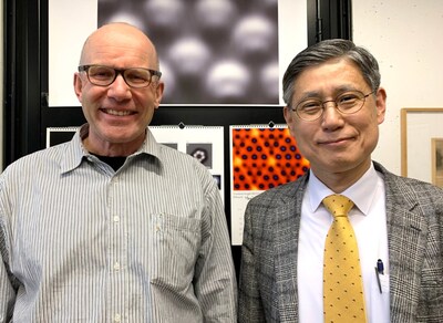 (Left to right) Prof. Franz J. Giessibl (University of Regensburg) and Dr. Sang-il Park (Founder & CEO, Park Systems)