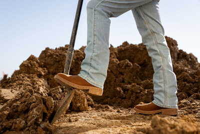Justin's Markout 11" Steel Toe Boot in Brown.