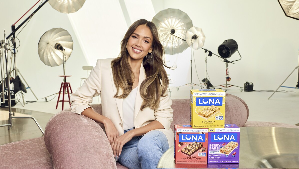 Clif LUNA Berry Bars Strawberry Banana Flavor — product image
