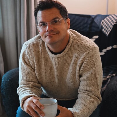 James R.C. Smith (CNW Group/SocialDad)