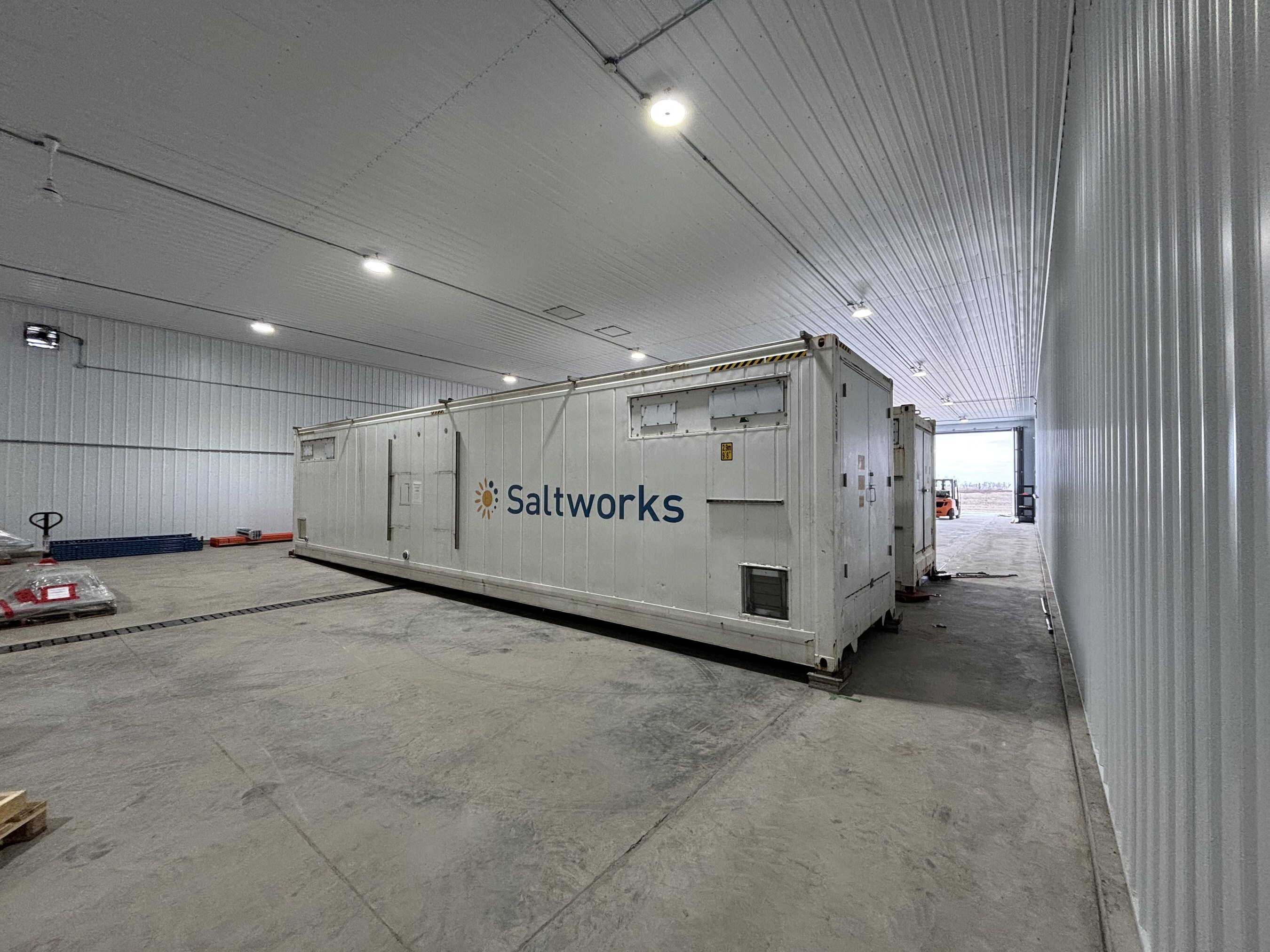 Saltworks modular unit being positioned into the Project Aurora demonstration plant (CNW Group/EMP Metals Corp.)