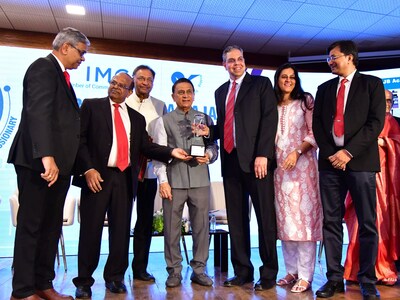 Sameer Kanodia, Managing Director & CEO, Lumina Datamatics, along with other company stakeholders, receiving the “IMC RBNQA – Performance Excellence Trophy 2025” in the Service category from the chief guest Sunil Gavaskar during the award ceremony held at the IMC Chamber of Commerce and Industry, Mumbai, on 30 April 2026.