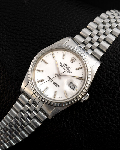 拍品 33 號 — 配備 George Daniels 同軸擒縱系統之勞力士 Datejust 腕錶 —— 勞力士 Datejust （型號16220），配備由 George Daniels 設計的同軸擒縱系統，約 1988 年製作